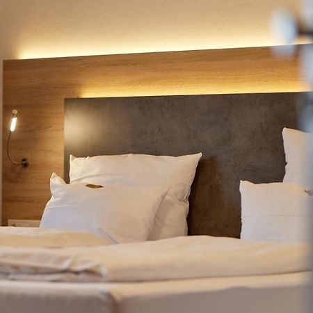 Moselhotel Weinhaus Simon 'Sauna'Restaurant'Eladesaeule Wintrich Esterno foto