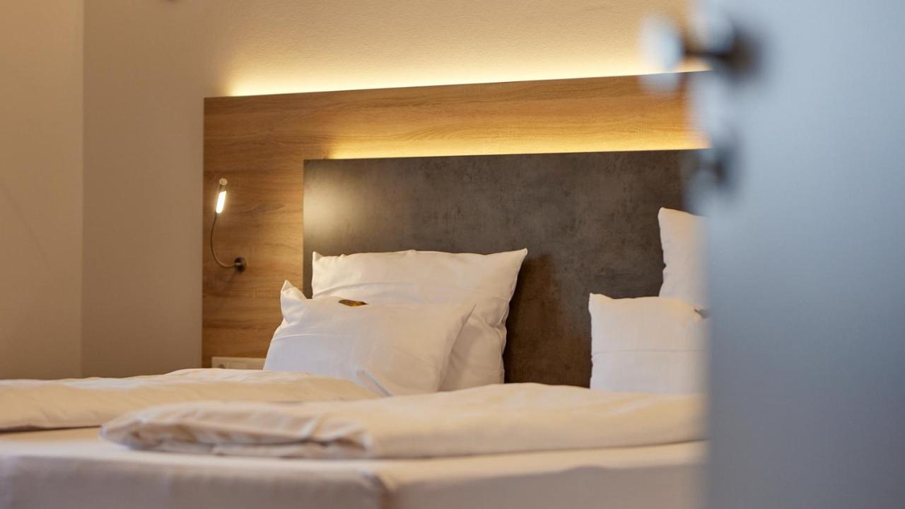 Moselhotel Weinhaus Simon 'Sauna'Restaurant'Eladesaeule Wintrich Esterno foto