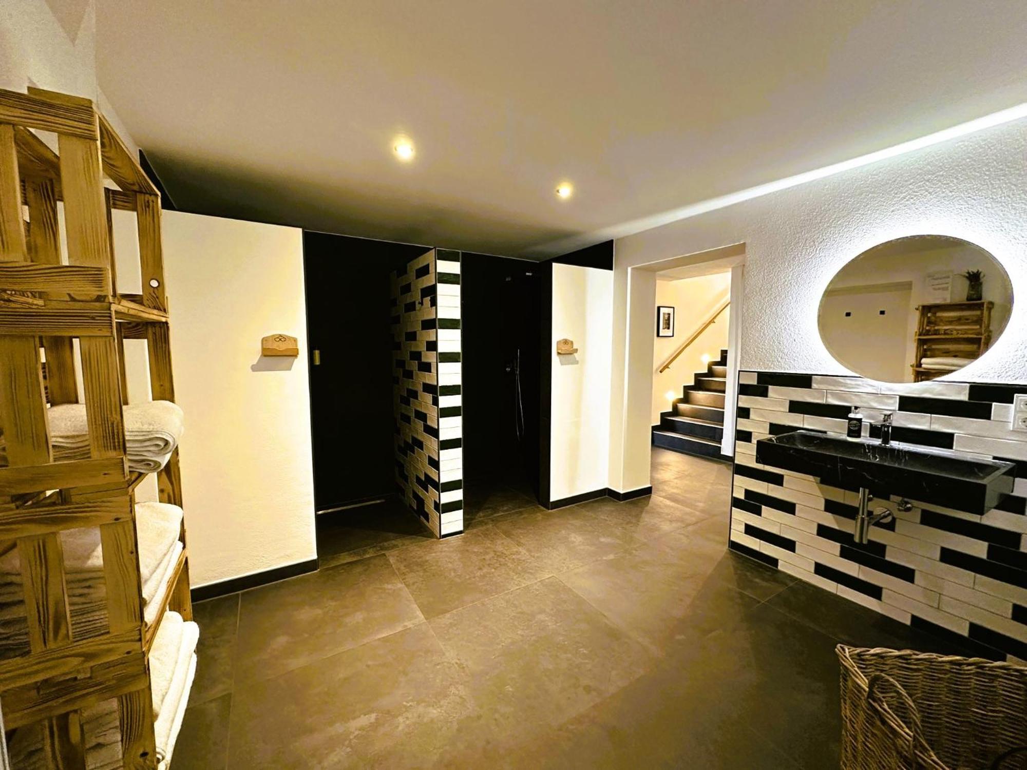 Moselhotel Weinhaus Simon 'Sauna'Restaurant'Eladesaeule Wintrich Esterno foto