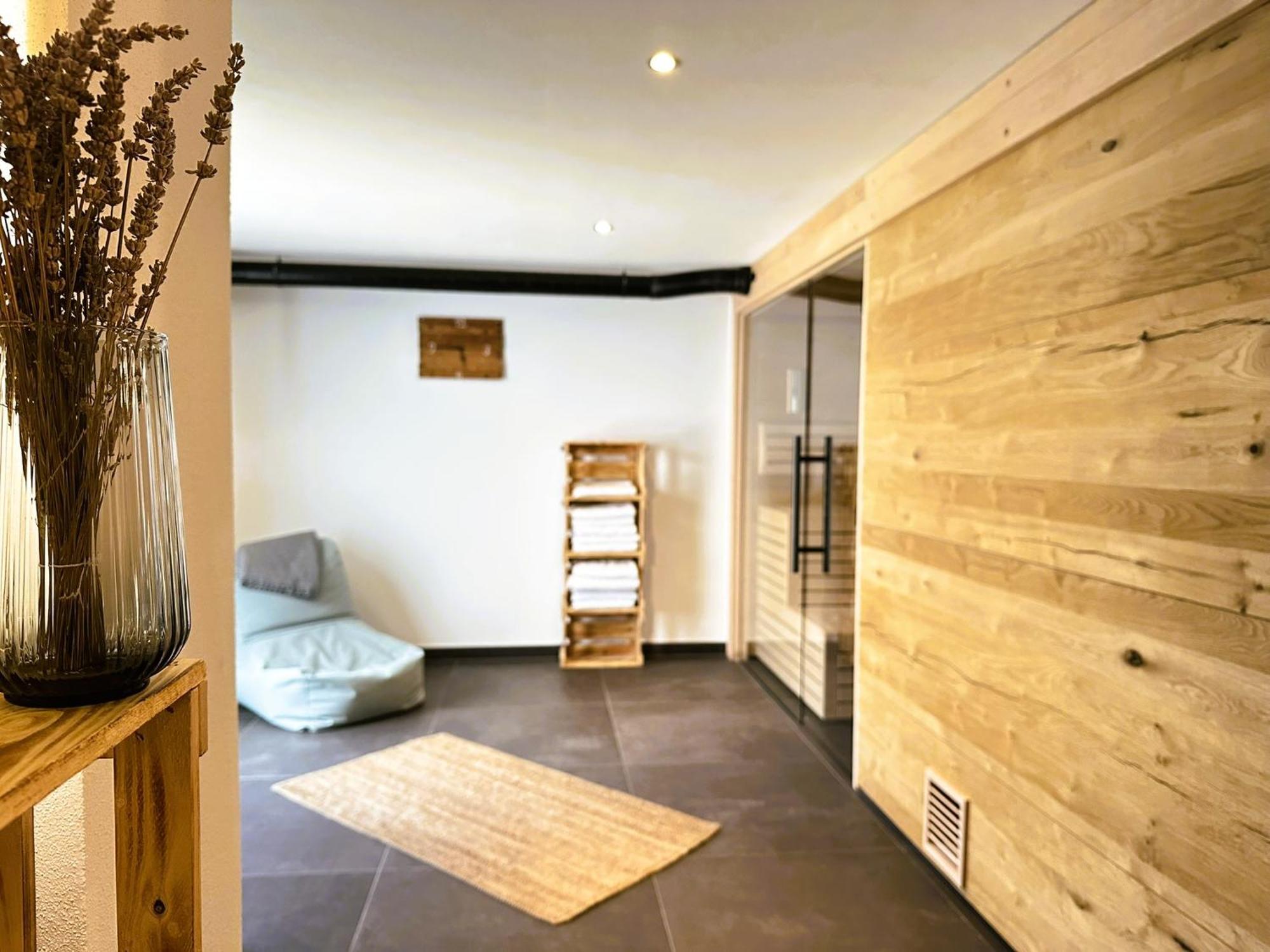 Moselhotel Weinhaus Simon 'Sauna'Restaurant'Eladesaeule Wintrich Esterno foto
